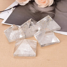Charger l&#39;image dans la galerie, Pyramide  en cristal de quartz naturel clair
