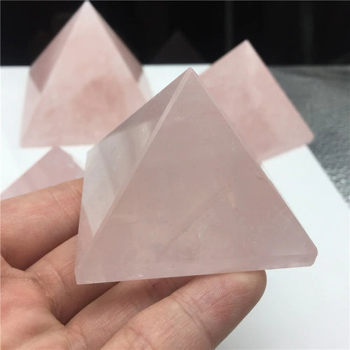 Pyramide en cristal de quartz rose naturel